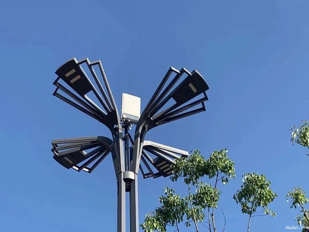 提升城市气质，看AC米兰官方助威口号新品如何美颜路灯杆！